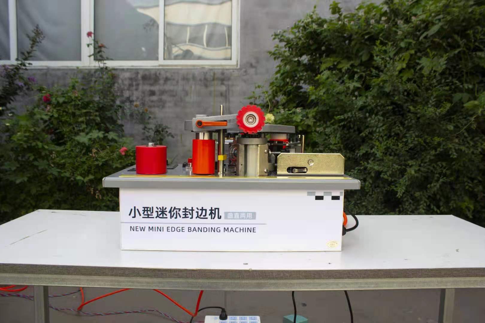 Mini Table Saw For Woodworking - النجارة المحمولة حافة النطاقات آلة تحسين