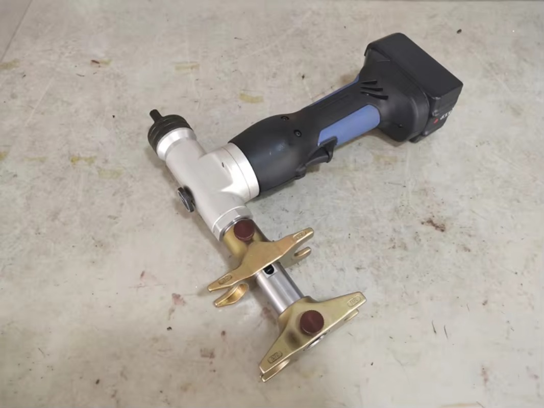 أداة سباكة تعمل بالبطارية عالي - مراجعة Plumbing وسعره