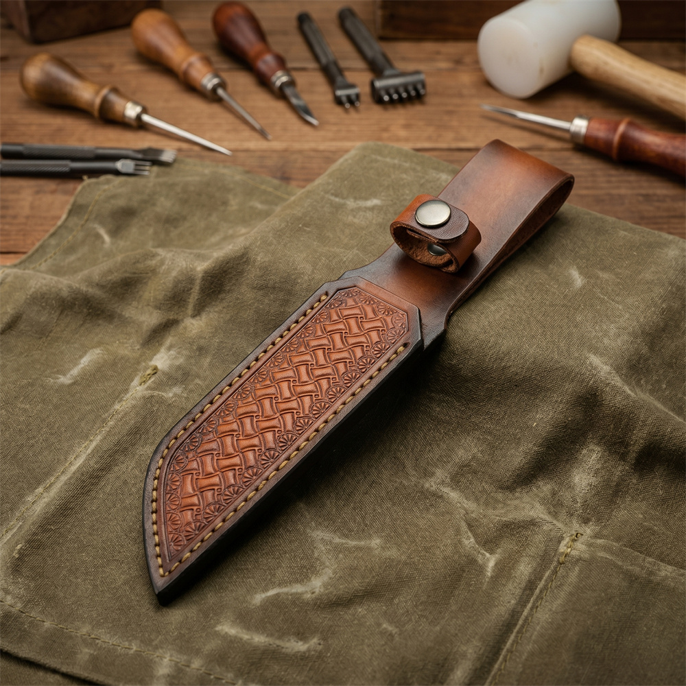 جراب سكين جلدي بني منقوش يدويً - مراجعة Hand Tools وسعره